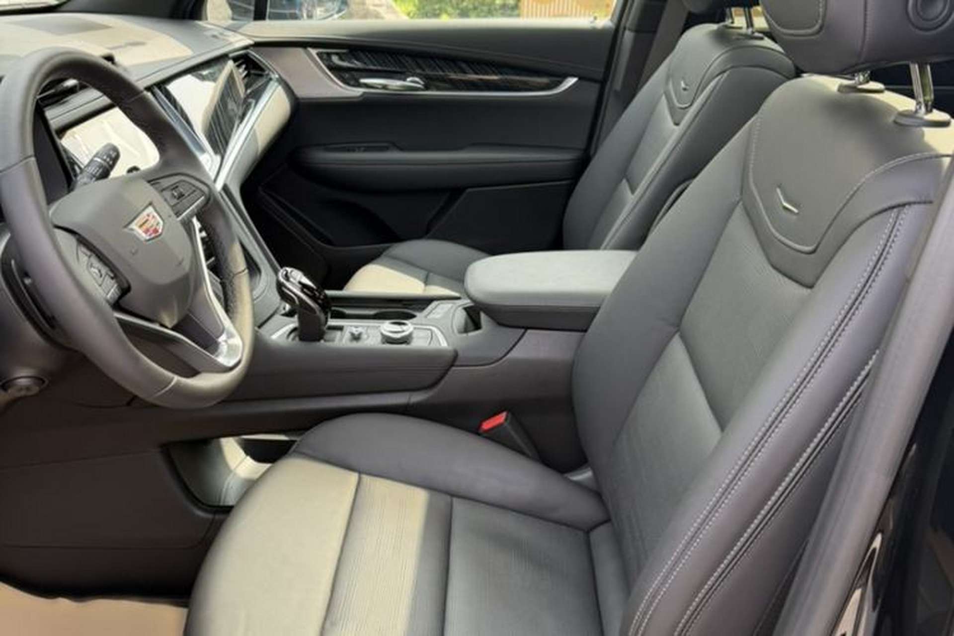 Used Cadillac XT6 2025 2.0T Six-Seater Four-Wheel-Drive Luxury Executive Classic Edition Interior 2
