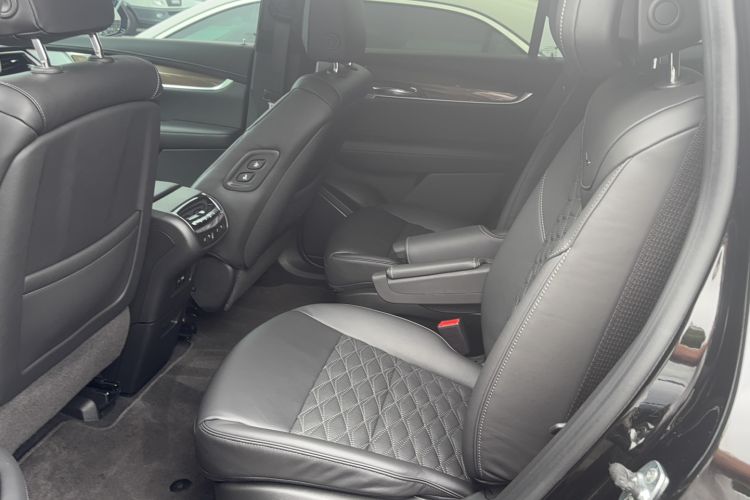 Used Cadillac XT6 2025 2.0T Six-Seater Four-Wheel-Drive Platinum Executive Black Label Version Interior 2