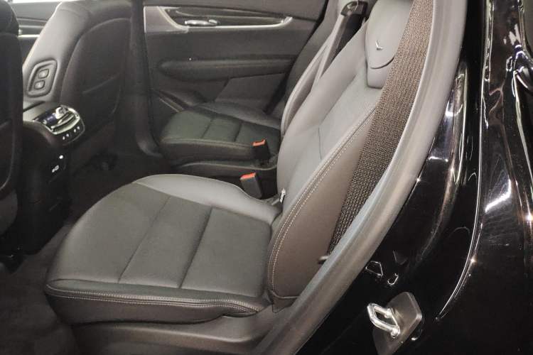 Used Cadillac XT6 2025 2.0T Six-Seater All-Wheel-Drive Prestige Executive Black Label Version Interior 4