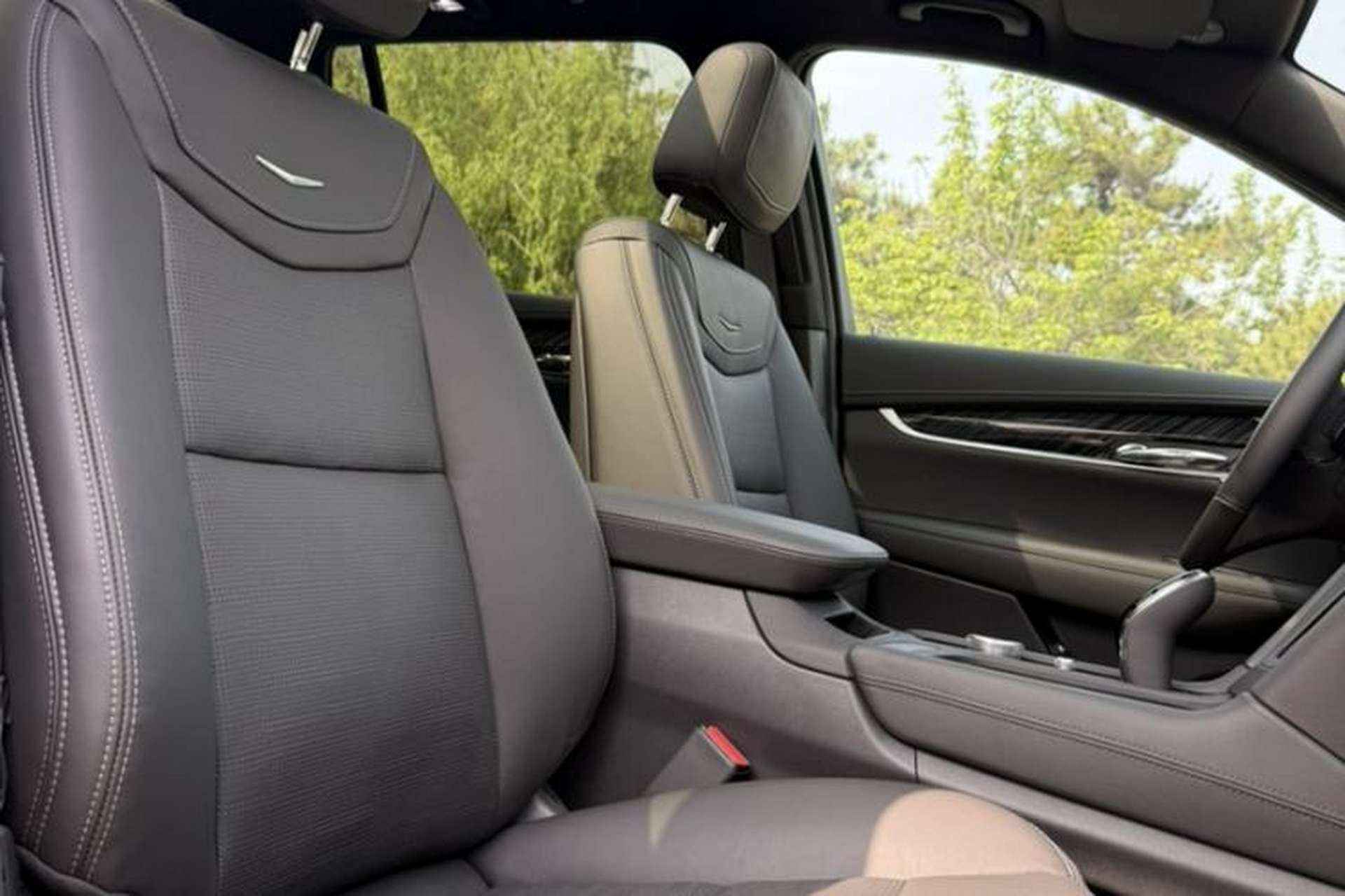 Used Cadillac XT6 2025 2.0T Six-Seater Four-Wheel-Drive Luxury Executive Classic Edition Interior 9