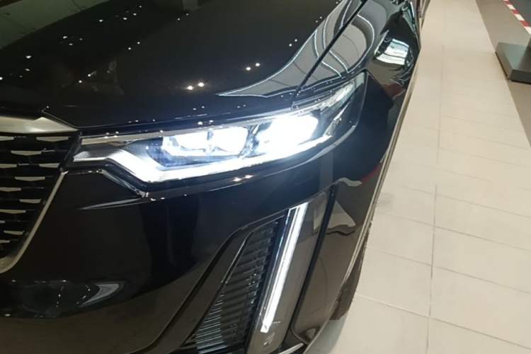 Used Cadillac XT6 2025 2.0T Six-Seater Four-Wheel-Drive Luxury Executive Classic Edition Left Front Headlight
