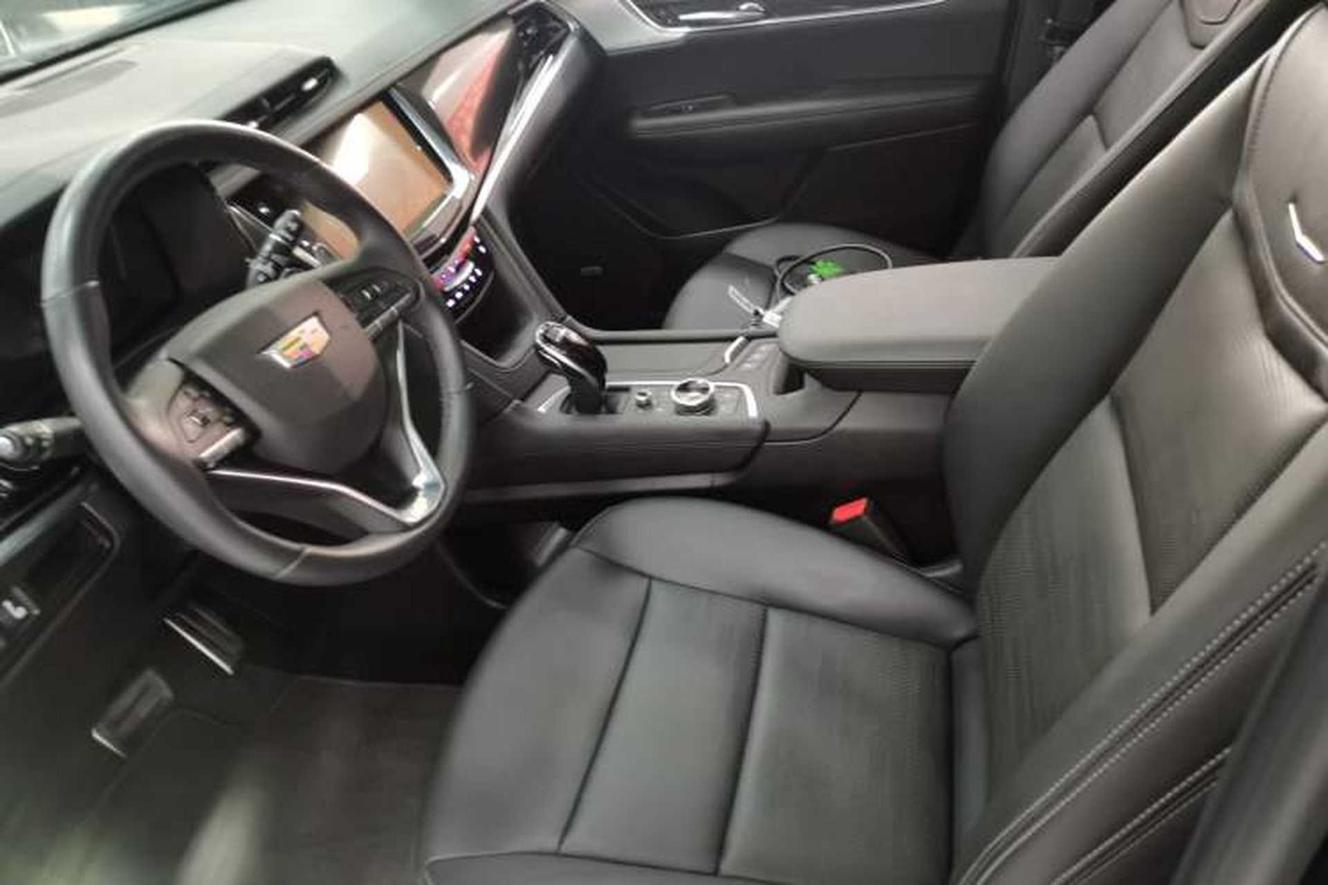 Used Cadillac XT6 2025 2.0T Six-Seater All-Wheel-Drive Prestige Executive Black Label Version Left Front Seat