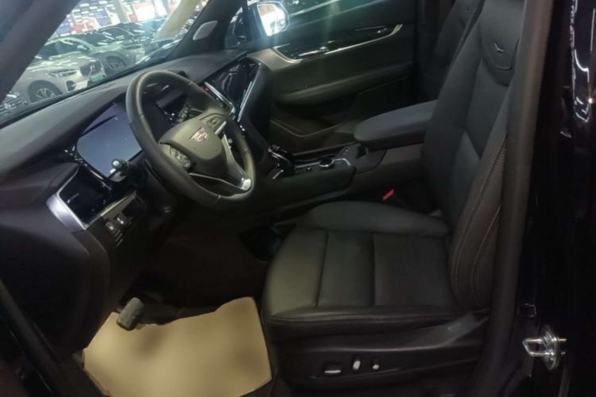 Used Cadillac XT6 2025 2.0T Six-Seater Four-Wheel-Drive Luxury Executive Classic Edition Left Front Seat