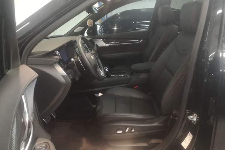 Used Cadillac XT6 2025 2.0T Six-Seater All-Wheel-Drive Prestige Executive Black Label Version Left Front Seat
