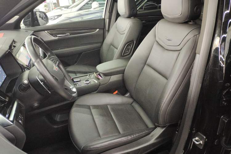 Used Cadillac XT6 2025 2.0T Six-Seater All-Wheel-Drive Prestige Executive Black Label Version Left Front Seat