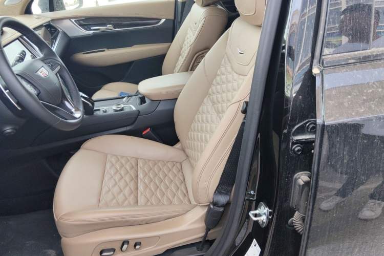 Used Cadillac XT6 2025 2.0T Six-Seater Four-Wheel-Drive Platinum Executive Black Label Version Left Front Seat