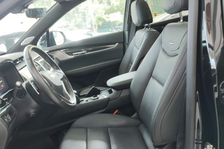 Used Cadillac XT6 2025 2.0T Six-Seater All-Wheel-Drive Prestige Executive Black Label Version Left Front Seat
