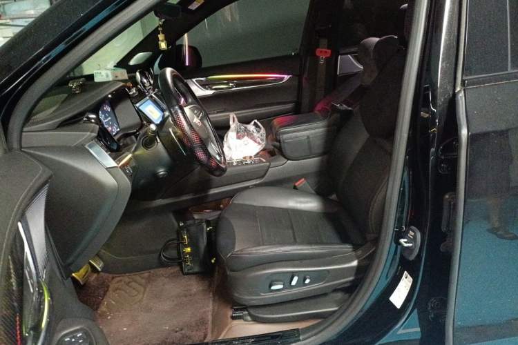 Used Cadillac XT6 2025 2.0T Six-Seater All-Wheel-Drive Prestige Executive Black Label Version Left Front Seat
