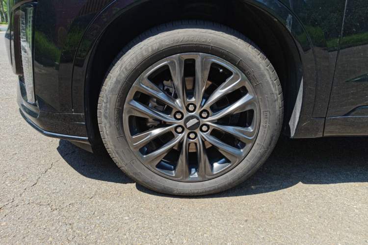 Used Cadillac XT6 2025 2.0T Six-Seater All-Wheel-Drive Prestige Executive Black Label Version Left Front Wheel Hub