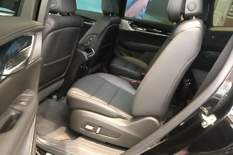 Used Cadillac XT6 2025 2.0T Six-Seater Four-Wheel-Drive Luxury Executive Classic Edition Left Rear Seat