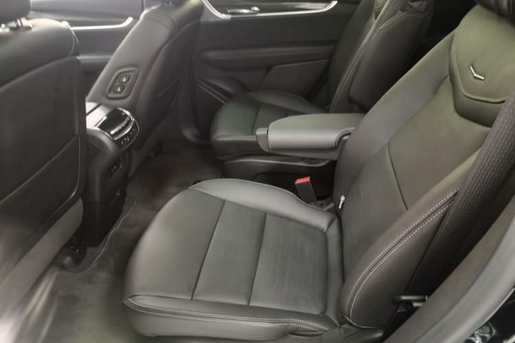 Used Cadillac XT6 2025 2.0T Six-Seater All-Wheel-Drive Prestige Executive Black Label Version Left Rear Seat