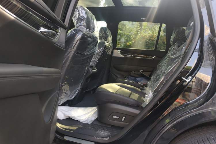 Used Cadillac XT6 2025 2.0T Six-Seater Four-Wheel-Drive Luxury Executive Classic Edition Left Rear Seat