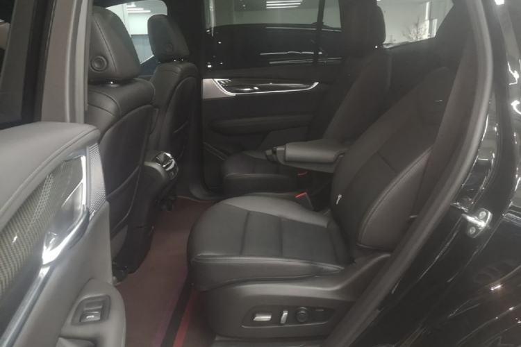 Used Cadillac XT6 2025 2.0T Six-Seater All-Wheel-Drive Prestige Executive Black Label Version Left Rear Seat