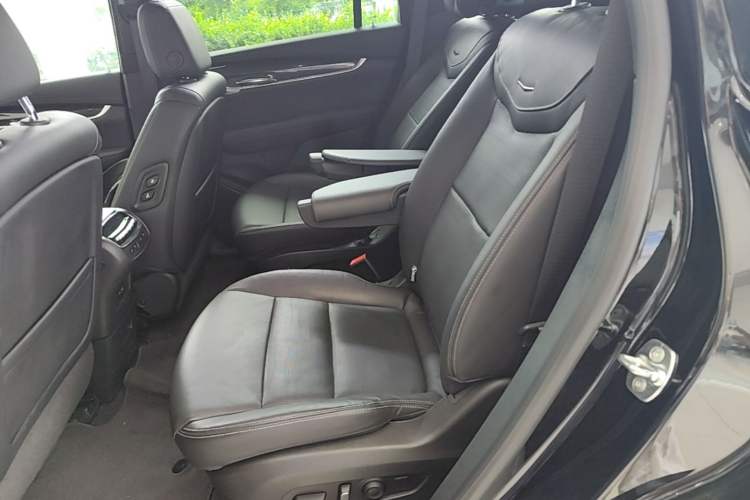 Used Cadillac XT6 2025 2.0T Six-Seater All-Wheel-Drive Prestige Executive Black Label Version Left Rear Seat
