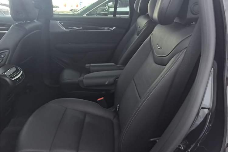 Used Cadillac XT6 2025 2.0T Six-Seater All-Wheel-Drive Prestige Executive Black Label Version Left Rear Seat