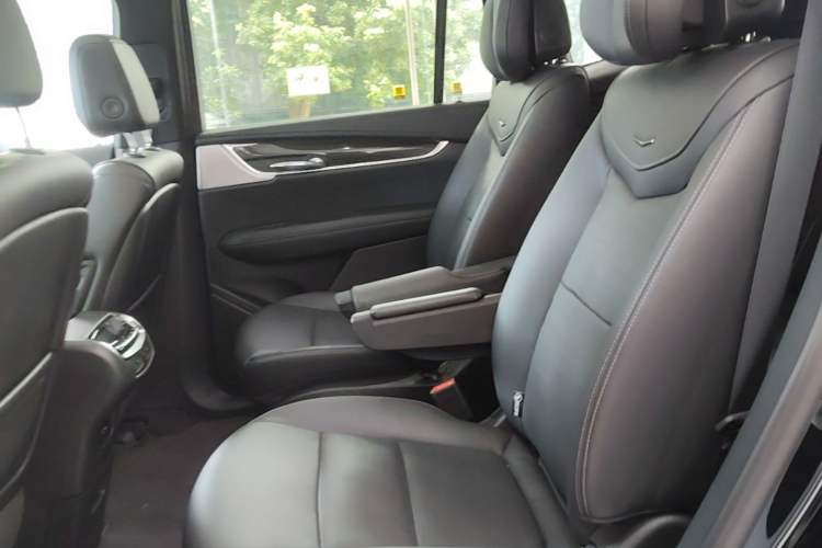 Used Cadillac XT6 2025 2.0T Six-Seater All-Wheel-Drive Prestige Executive Black Label Version Left Rear Seat