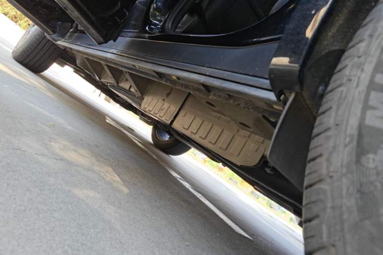 Used Cadillac XT6 2025 2.0T Six-Seater All-Wheel-Drive Prestige Executive Black Label Version Left Side Sill