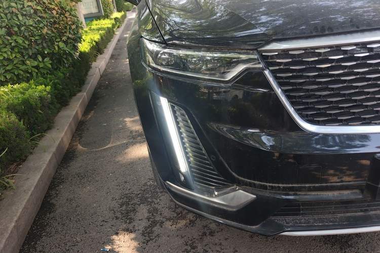 Used Cadillac XT6 2025 2.0T Six-Seater Four-Wheel-Drive Luxury Executive Classic Edition Right Front Headlight