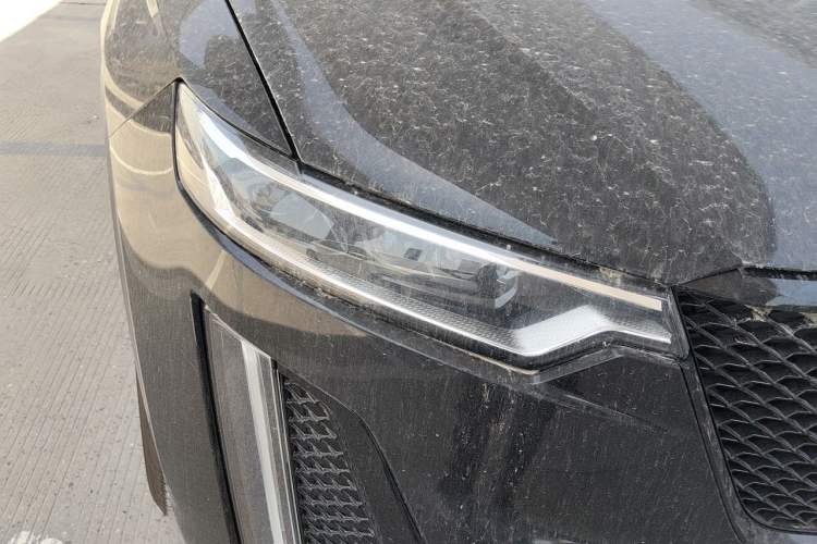 Used Cadillac XT6 2025 2.0T Six-Seater Four-Wheel-Drive Platinum Executive Black Label Version Right Front Headlight