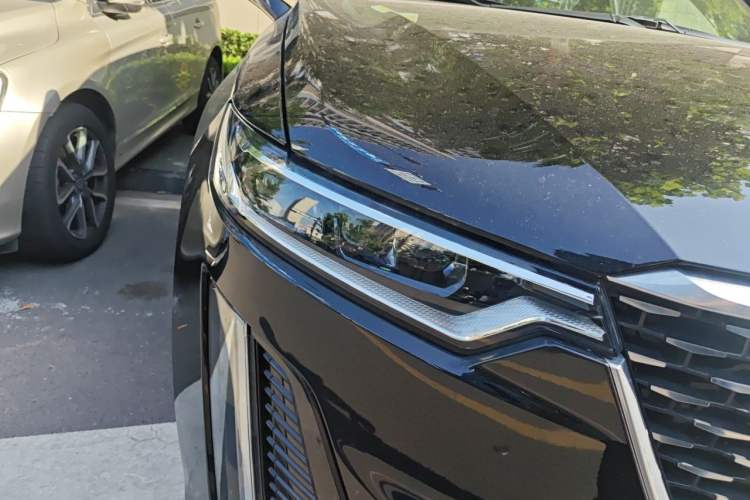 Used Cadillac XT6 2025 2.0T Six-Seater Four-Wheel-Drive Luxury Executive Classic Edition Right Front Headlight