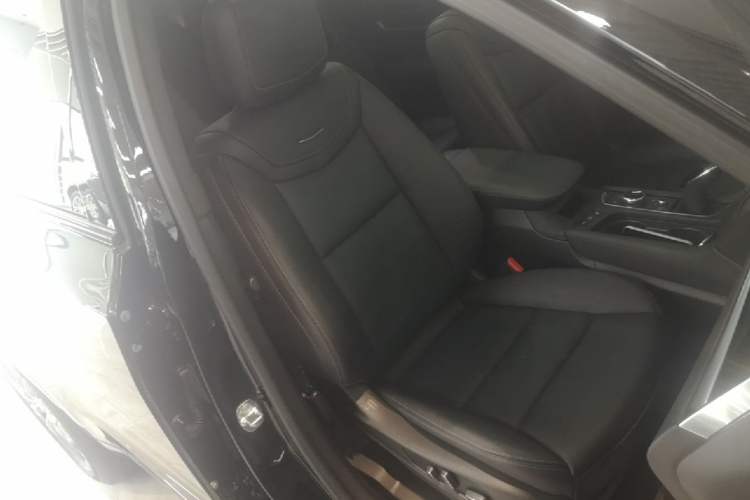 Used Cadillac XT6 2025 2.0T Six-Seater All-Wheel-Drive Prestige Executive Black Label Version Right Front Seat