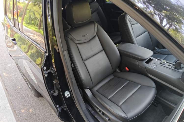 Used Cadillac XT6 2025 2.0T Six-Seater All-Wheel-Drive Prestige Executive Black Label Version Right Front Seat