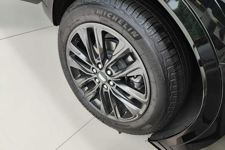 Used Cadillac XT6 2025 2.0T Six-Seater All-Wheel-Drive Prestige Executive Black Label Version Right Front Wheel Hub