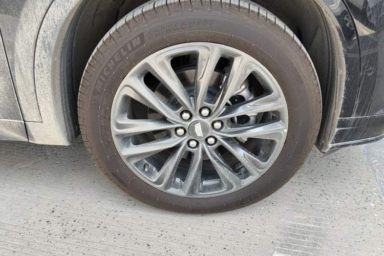 Used Cadillac XT6 2025 2.0T Six-Seater Four-Wheel-Drive Platinum Executive Black Label Version Right Front Wheel Hub