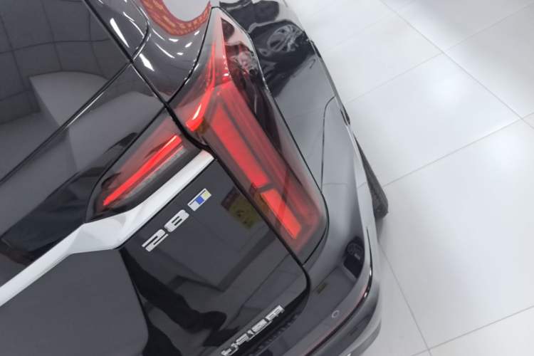 Used Cadillac XT6 2025 2.0T Six-Seater Four-Wheel-Drive Luxury Executive Classic Edition Right Rear Taillight