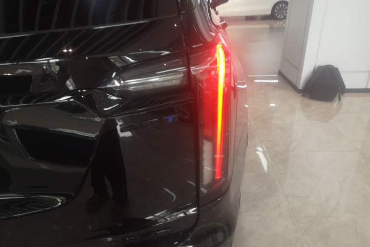 Used Cadillac XT6 2025 2.0T Six-Seater All-Wheel-Drive Prestige Executive Black Label Version Right Rear Taillight