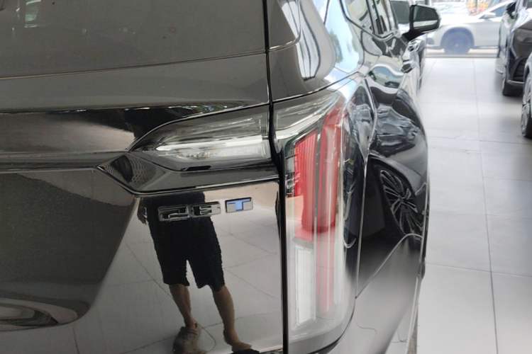 Used Cadillac XT6 2025 2.0T Six-Seater All-Wheel-Drive Prestige Executive Black Label Version Right Rear Taillight