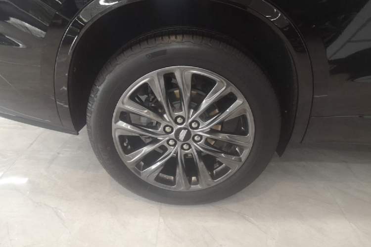 Used Cadillac XT6 2025 2.0T Six-Seater All-Wheel-Drive Prestige Executive Black Label Version Right Rear Wheel Hub