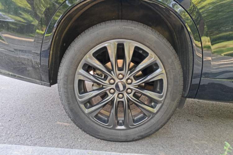 Used Cadillac XT6 2025 2.0T Six-Seater All-Wheel-Drive Prestige Executive Black Label Version Right Rear Wheel Hub
