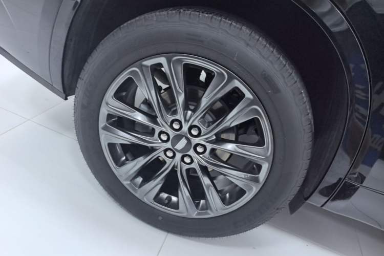 Used Cadillac XT6 2025 2.0T Six-Seater All-Wheel-Drive Prestige Executive Black Label Version Right Rear Wheel Hub