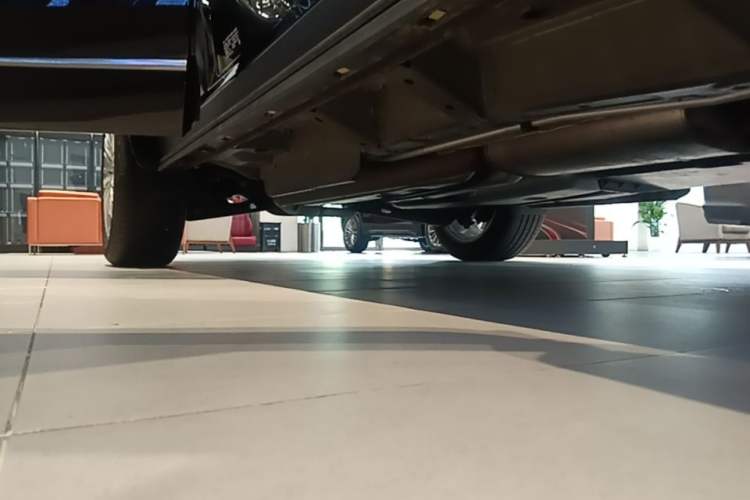 Used Cadillac XT6 2025 2.0T Six-Seater Four-Wheel-Drive Luxury Executive Classic Edition Right Side Sill