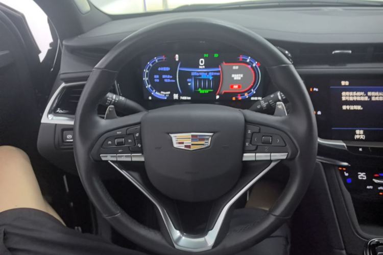Used Cadillac XT6 2025 2.0T Six-Seater All-Wheel-Drive Prestige Executive Black Label Version Steering Wheel