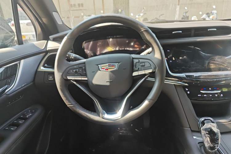 Used Cadillac XT6 2025 2.0T Six-Seater Four-Wheel-Drive Luxury Executive Classic Edition Steering Wheel
