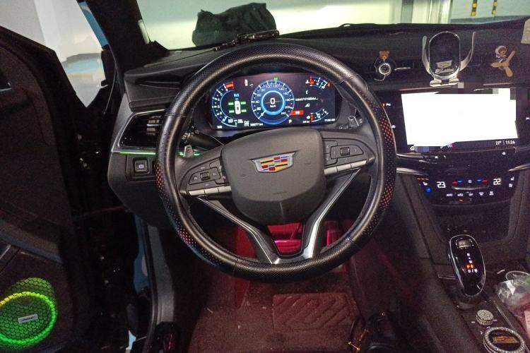 Used Cadillac XT6 2025 2.0T Six-Seater All-Wheel-Drive Prestige Executive Black Label Version Steering Wheel