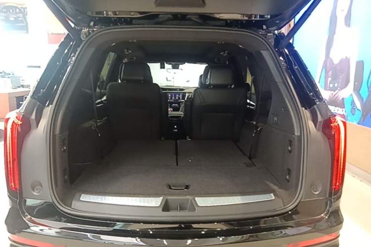 Used Cadillac XT6 2025 2.0T Six-Seater Four-Wheel-Drive Luxury Executive Classic Edition Trunk