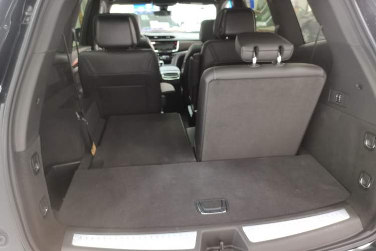Used Cadillac XT6 2025 2.0T Six-Seater All-Wheel-Drive Prestige Executive Black Label Version Trunk