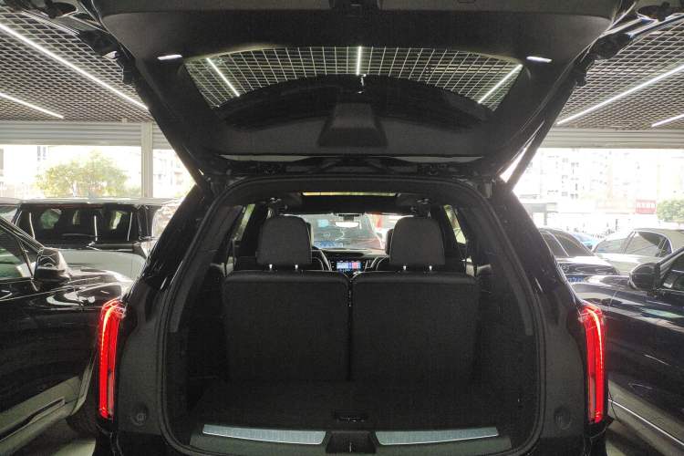 Used Cadillac XT6 2025 2.0T Six-Seater All-Wheel-Drive Prestige Executive Black Label Version Trunk