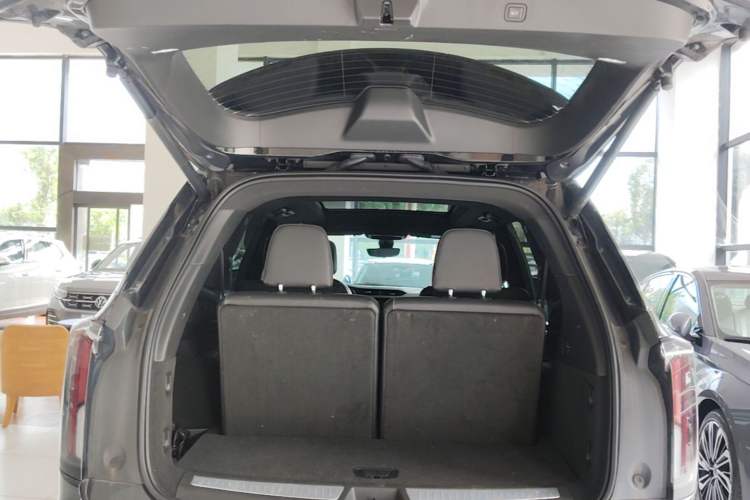 Used Cadillac XT6 2025 2.0T Six-Seater All-Wheel-Drive Prestige Executive Black Label Version Trunk