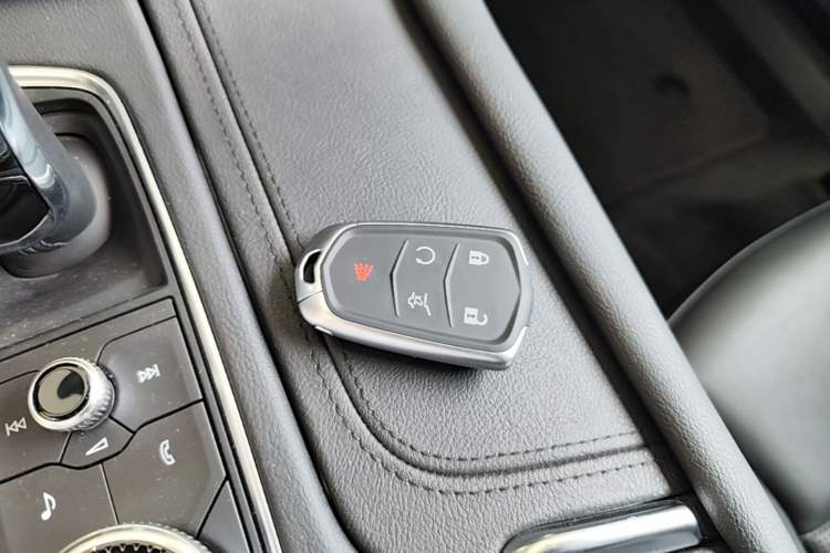 Used Cadillac XT6 2025 2.0T Six-Seater All-Wheel-Drive Prestige Executive Black Label Version Vehicle Key