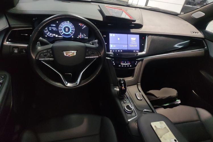 Used Cadillac XT6 2025 2.0T Six-Seater All-Wheel-Drive Prestige Executive Black Label Version Center Console