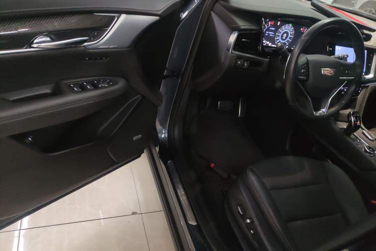 Used Cadillac XT6 2025 2.0T Six-Seater All-Wheel-Drive Prestige Executive Black Label Version Driver Seat