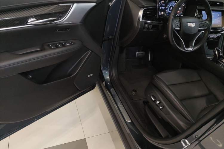 Used Cadillac XT6 2025 2.0T Six-Seater All-Wheel-Drive Prestige Executive Black Label Version Driver Seat