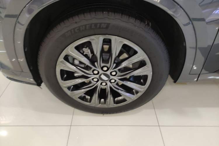 Used Cadillac XT6 2025 2.0T Six-Seater All-Wheel-Drive Prestige Executive Black Label Version Exterior 4
