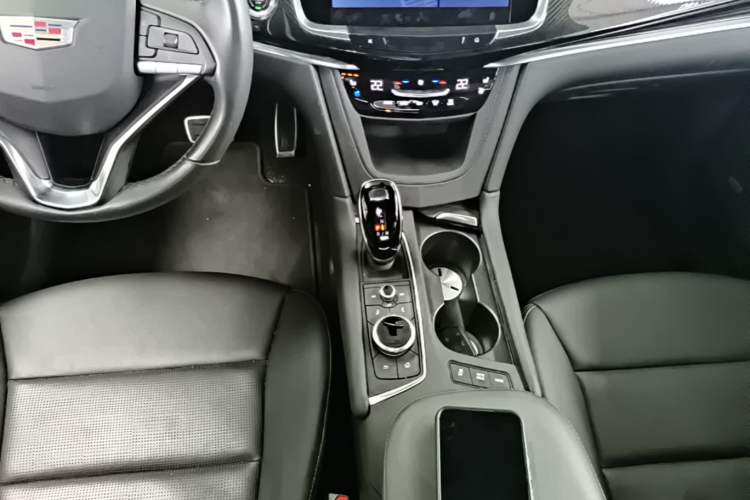 Used Cadillac XT6 2025 2.0T Six-Seater All-Wheel-Drive Prestige Executive Black Label Version Gear Lever