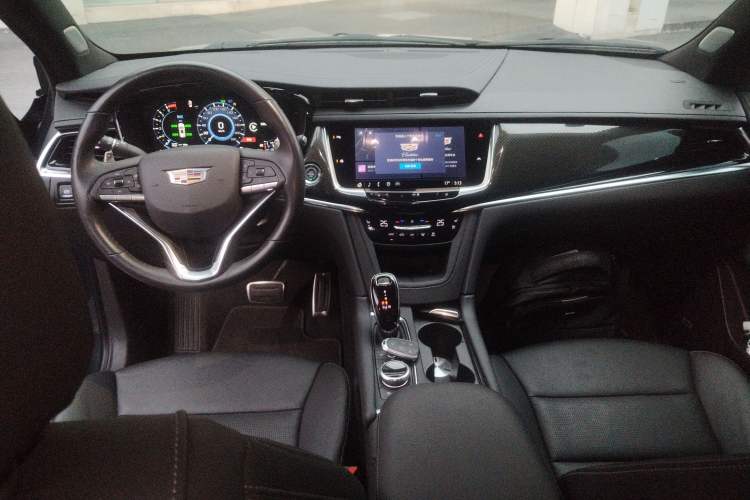 Used Cadillac XT6 2025 2.0T Six-Seater All-Wheel-Drive Prestige Executive Black Label Version Interior 2