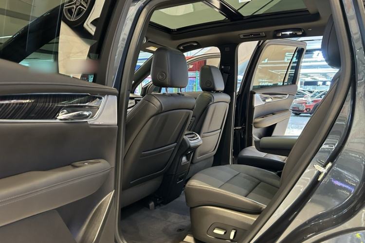 Used Cadillac XT6 2025 2.0T Six-Seater Four-Wheel-Drive Luxury Executive Classic Edition Interior 2